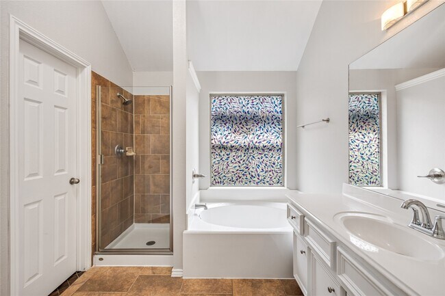 Building Photo - 26114 Lillian Springs