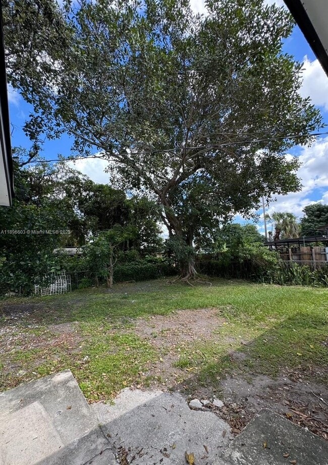 Building Photo - 821 Curtiss Dr