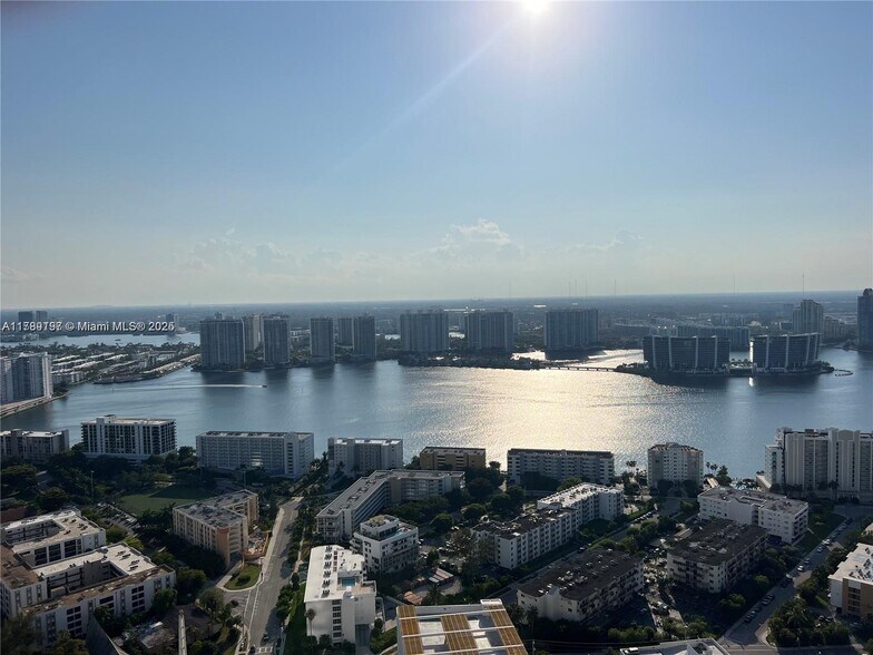 Building Photo - 17901 Collins Ave