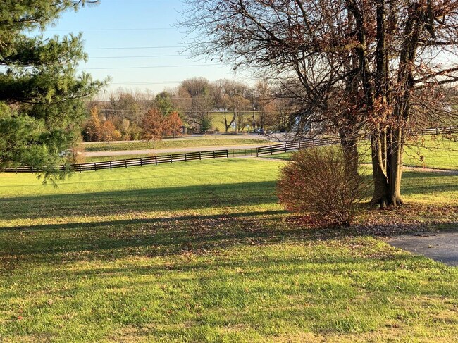 Building Photo - 5752 Paris Pike