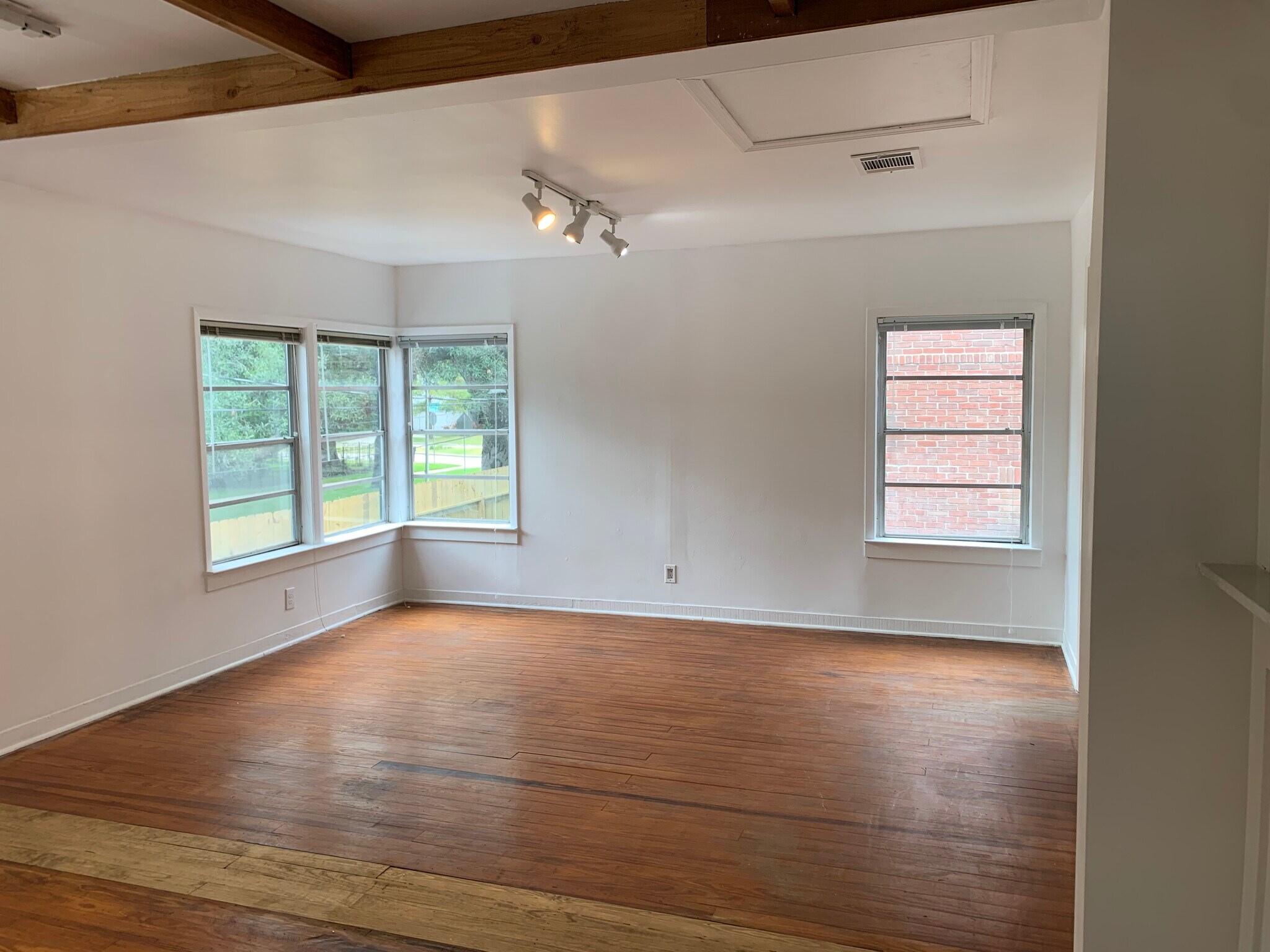 Living Room - 6310 Greenbriar Dr