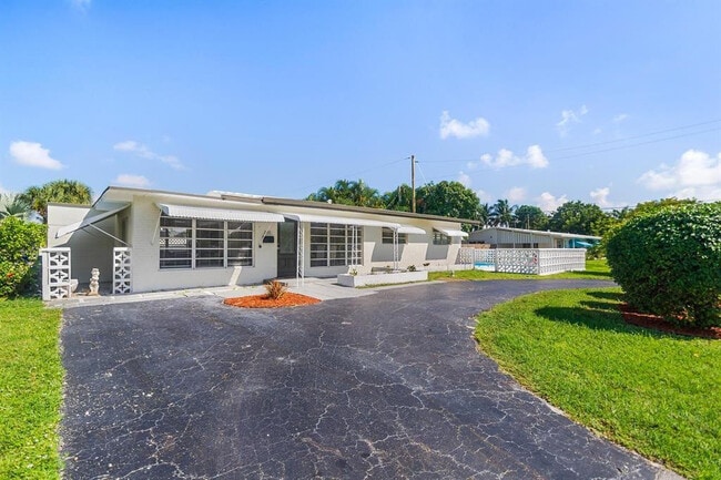 Building Photo - 2501 NE 12th St