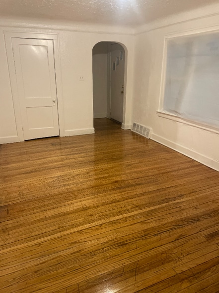 Building Photo - 15003 Ardmore St