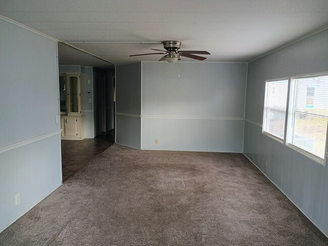 Building Photo - 2 Bedroom 2 bathroom