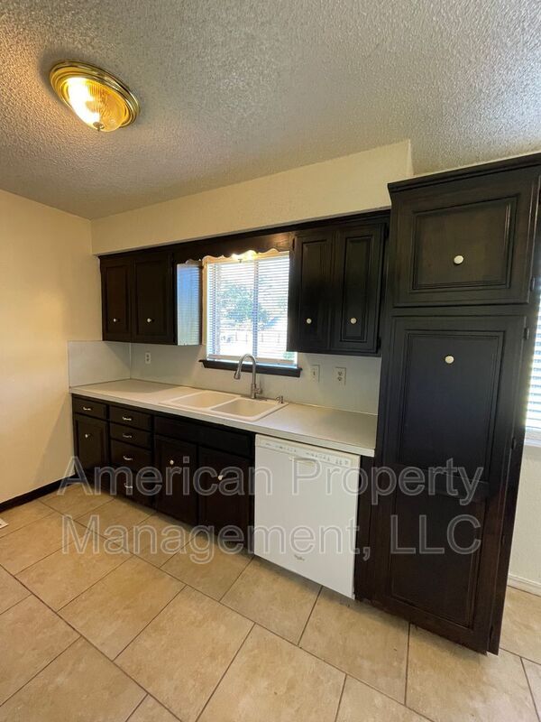 Building Photo - 11841 E 36th St