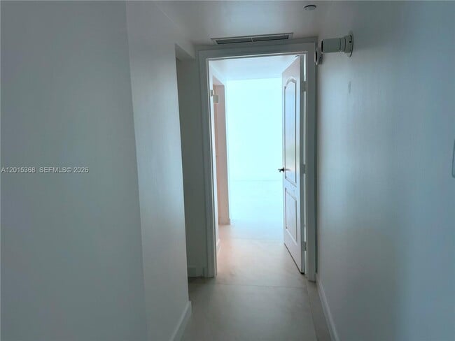 Building Photo - 2101 Brickell Ave