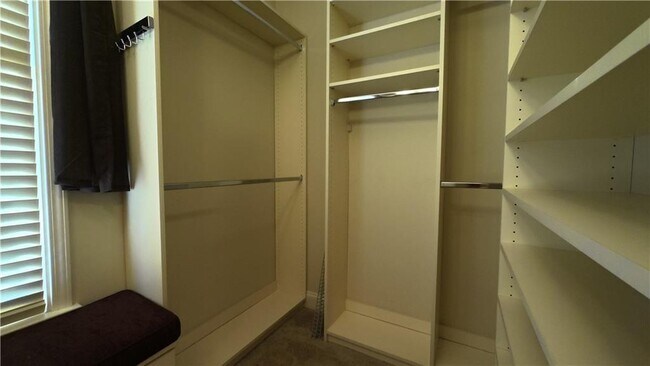 Building Photo - 3361 Lake McGinnis Dr