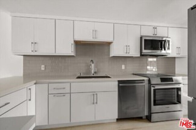 Building Photo - 4316 Marina City Dr