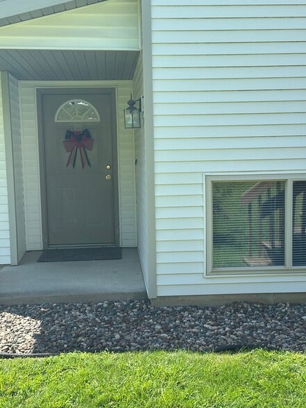 Private Front Entrance - W6040 Bucklin Rd