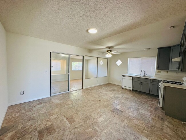 Building Photo - * Move in Special, $1,000 Off One Month's ...