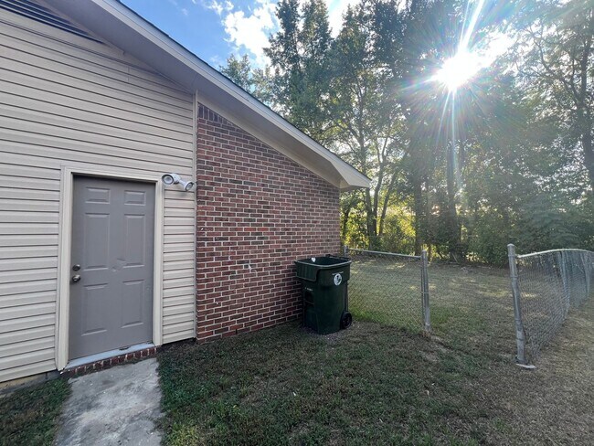 Building Photo - 3502 Willow Ln