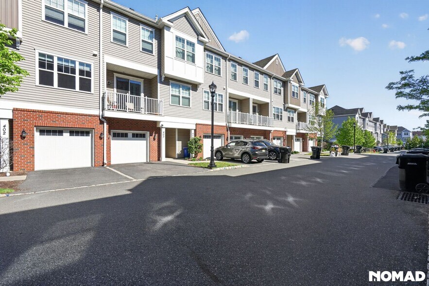 Building Photo - 404 Dickson Ct