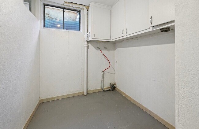 Building Photo - 1431 Northview Dr