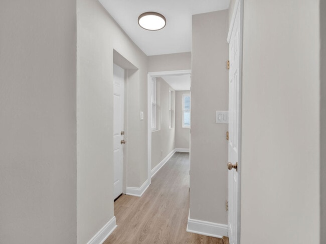 Building Photo - 1214 E Eager St