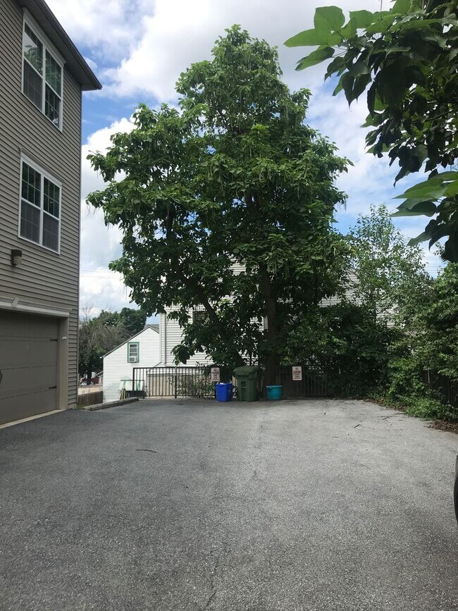 Building Photo - 39 E Garrison St
