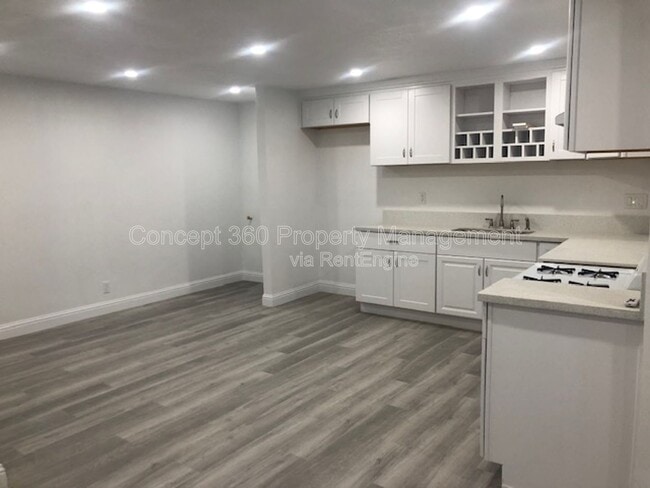 Building Photo - 1327 W Parade St