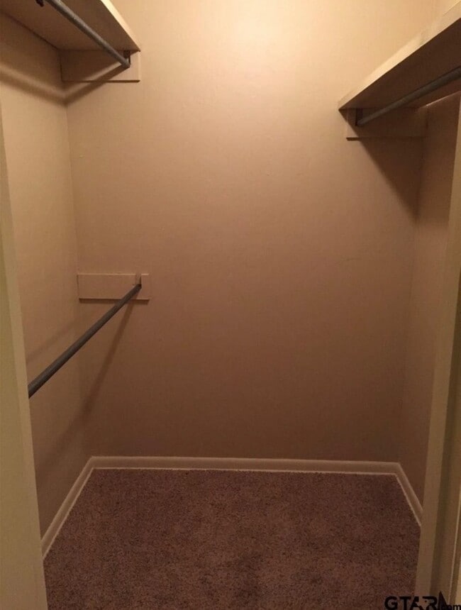 Building Photo - 914 Joel Dr