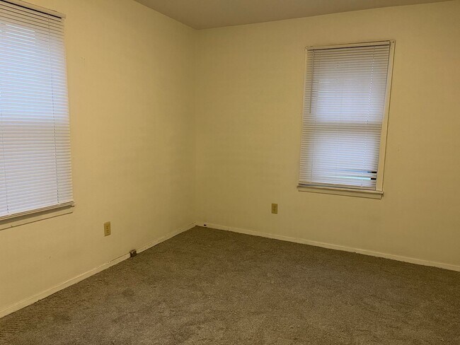 Building Photo - 2507 S Ingram Mill Rd