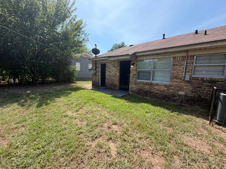 Building Photo - 4372 Deerland St