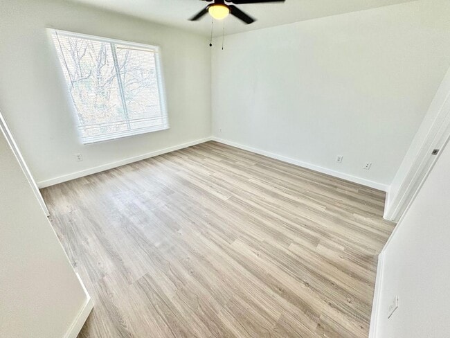 Building Photo - STUNNING 2 BEDROOM 2 BATH CONDO IN GATED C...