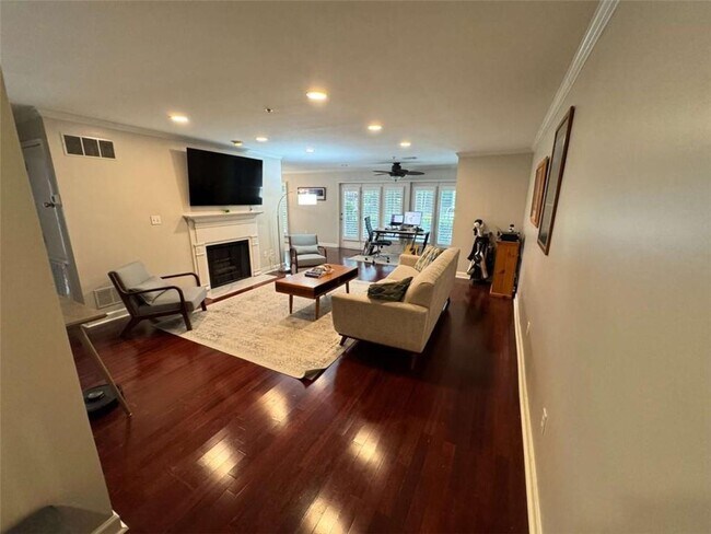 Building Photo - 3201 Lenox Rd NE