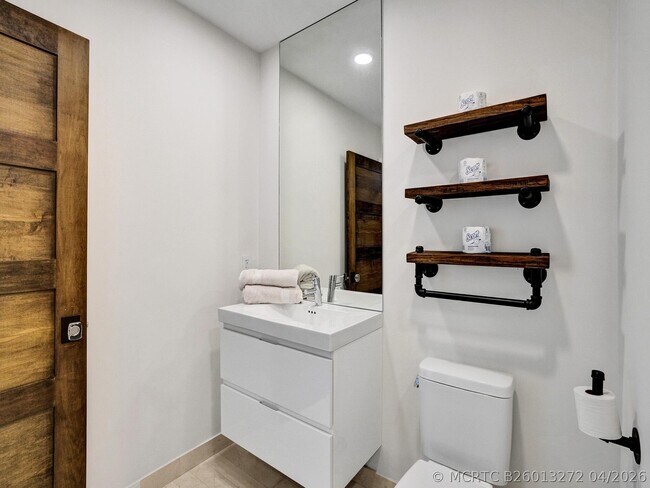 Building Photo - 17301 Biscayne Blvd