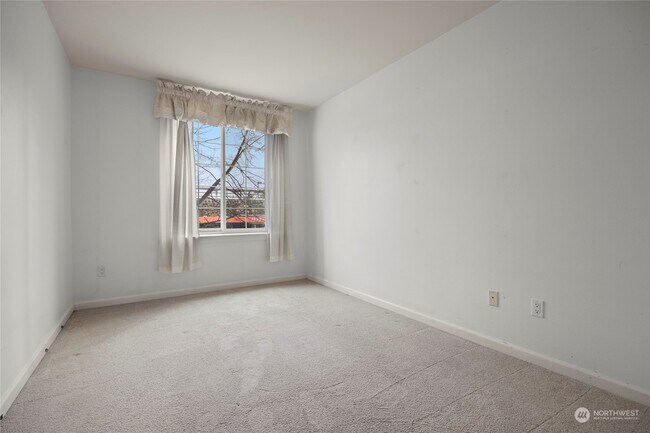 Room 2 - 11004 NE 11th St