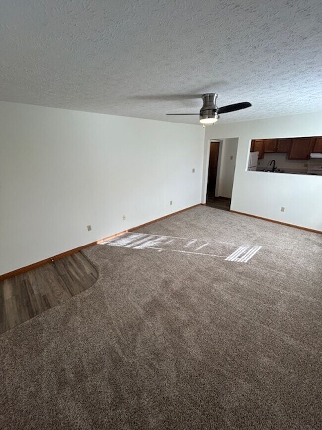 Building Photo - 2-Bedroom Ranch in Peaceful Piqua Neighbor...