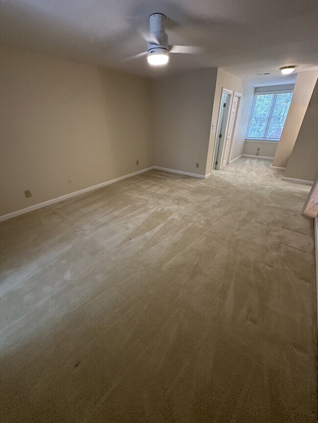 Building Photo - 609 Crabbery Ln