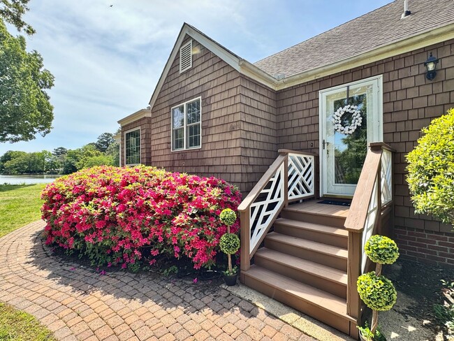 Building Photo - Waterfront Home on 1 Acre Treed Lot, 4/2 +...