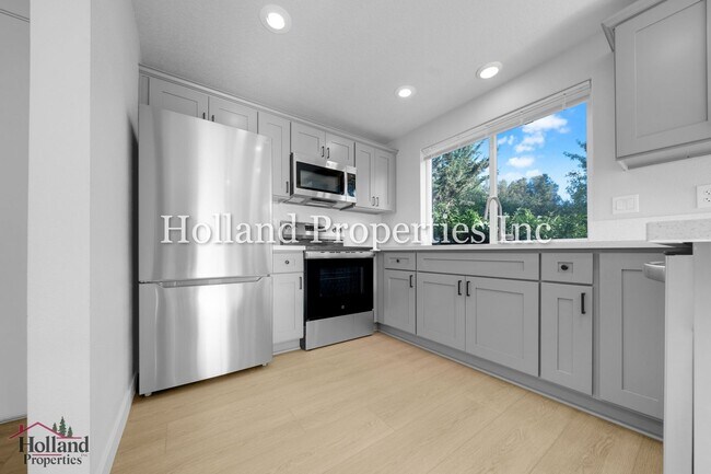 Building Photo - 9059 SW Sagert St