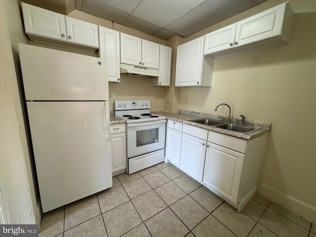 Building Photo - 206 Pear St