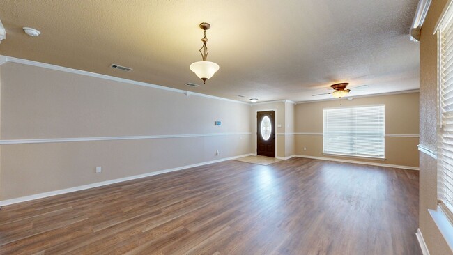 Building Photo - PRICE IMPROVEMENT ONLY $2,195 for OVER 1 A...