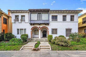 Building Photo - Stunning Old-World Hollywood Unit