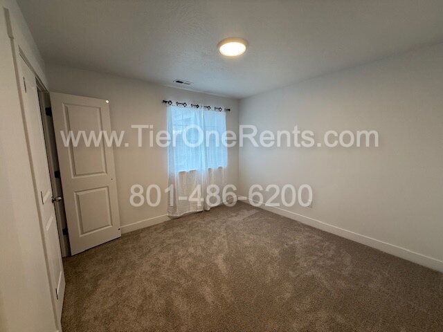 Building Photo - This property offers a NO DEPOSIT option available