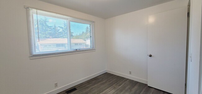 Building Photo - 13240 22nd Ave S