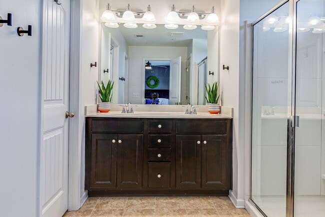 Building Photo - Beautiful 3 Bed, 2/1 Bath Mount Juliet Tow...