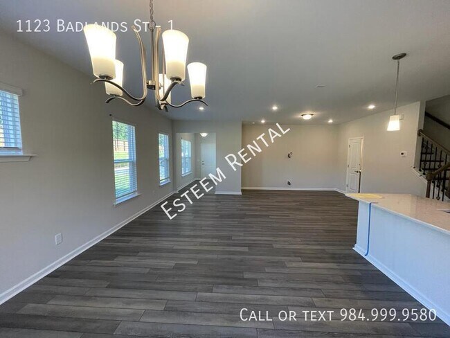 Building Photo - 1123 Badlands St