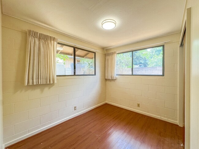 Building Photo - 236 Lono Ave