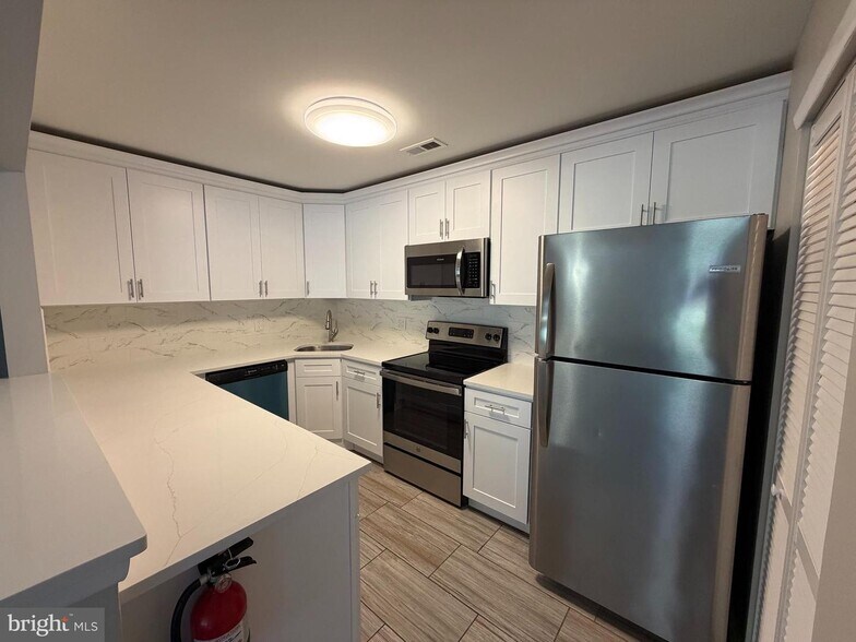Building Photo - 4306A Aberdeen Dr
