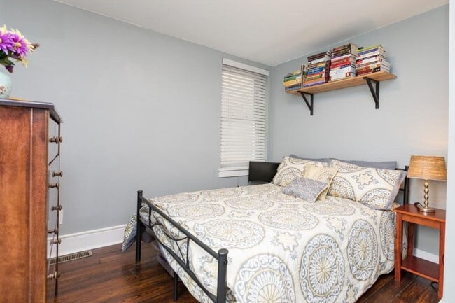 Building Photo - 2658 Edgemont St