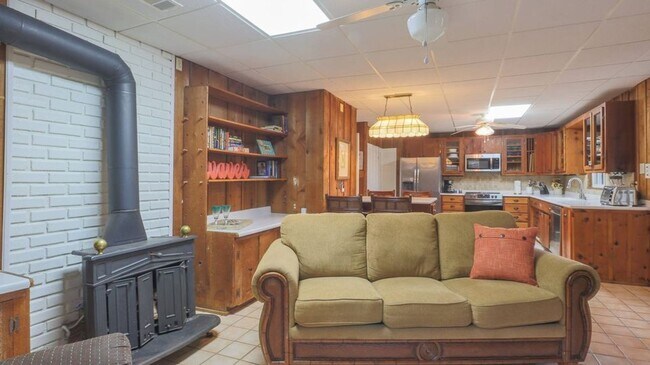 Building Photo - 4 bedroom Home 3 blocks from Gulf of America