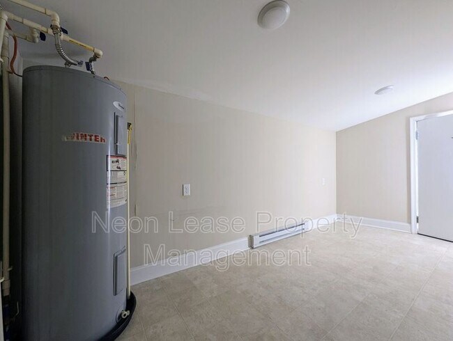 Building Photo - 223 W 6th St