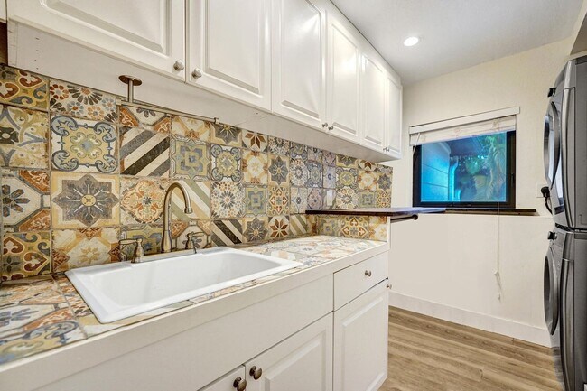 Building Photo - 5612 Harding St