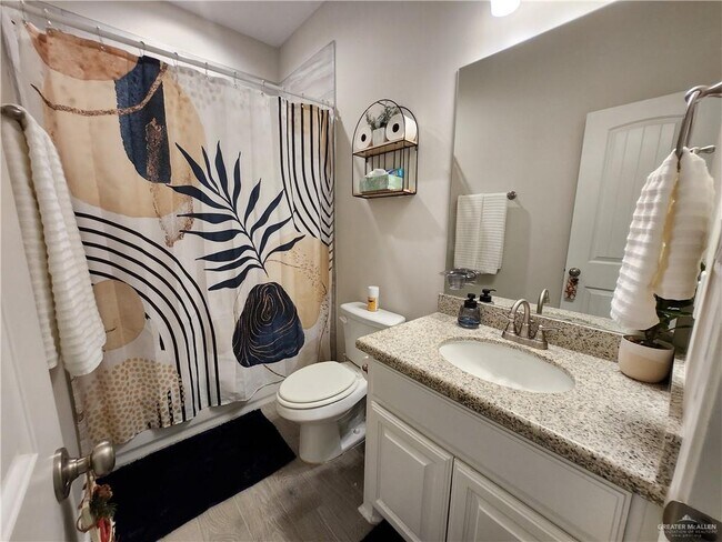 Building Photo - 12 N 34th Ln