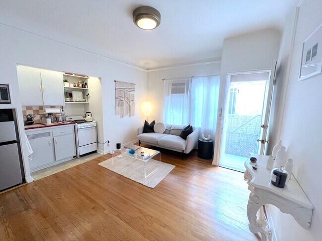 Building Photo - Curson Ave Apartments By The Grove