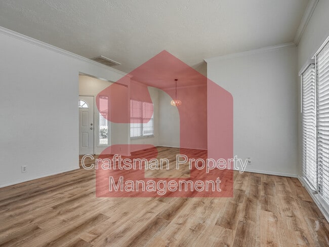 Building Photo - 2708 Silvertree Dr