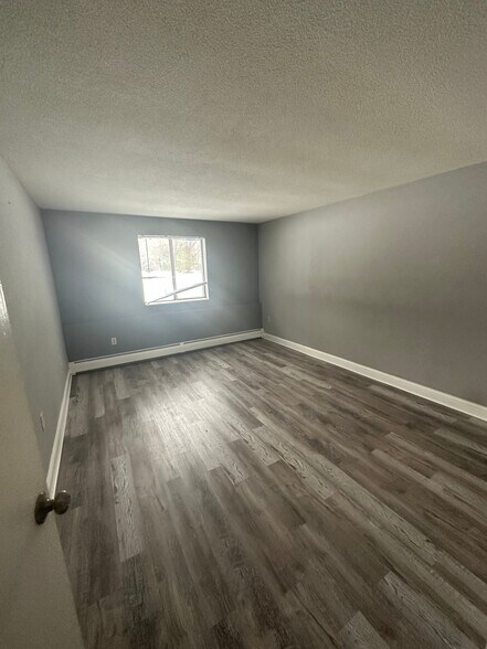 Building Photo - 1425 Bodwell Rd
