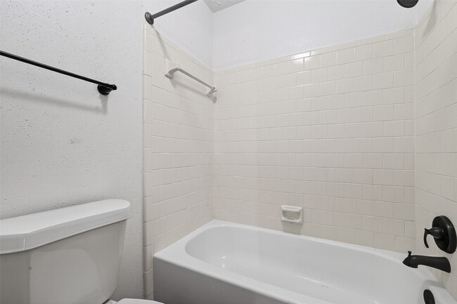 Building Photo - 15806 Pfeiffer Dr