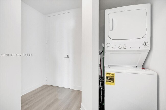 Building Photo - 1111 SW 1st Ave